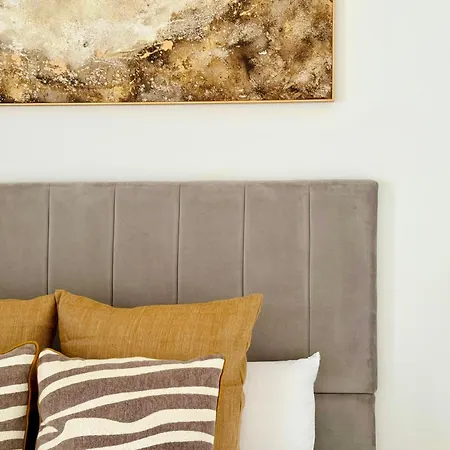 Canaryislandshost L Amapola