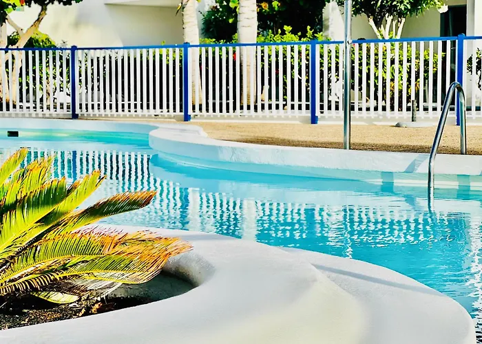 Canaryislandshost L Amapola